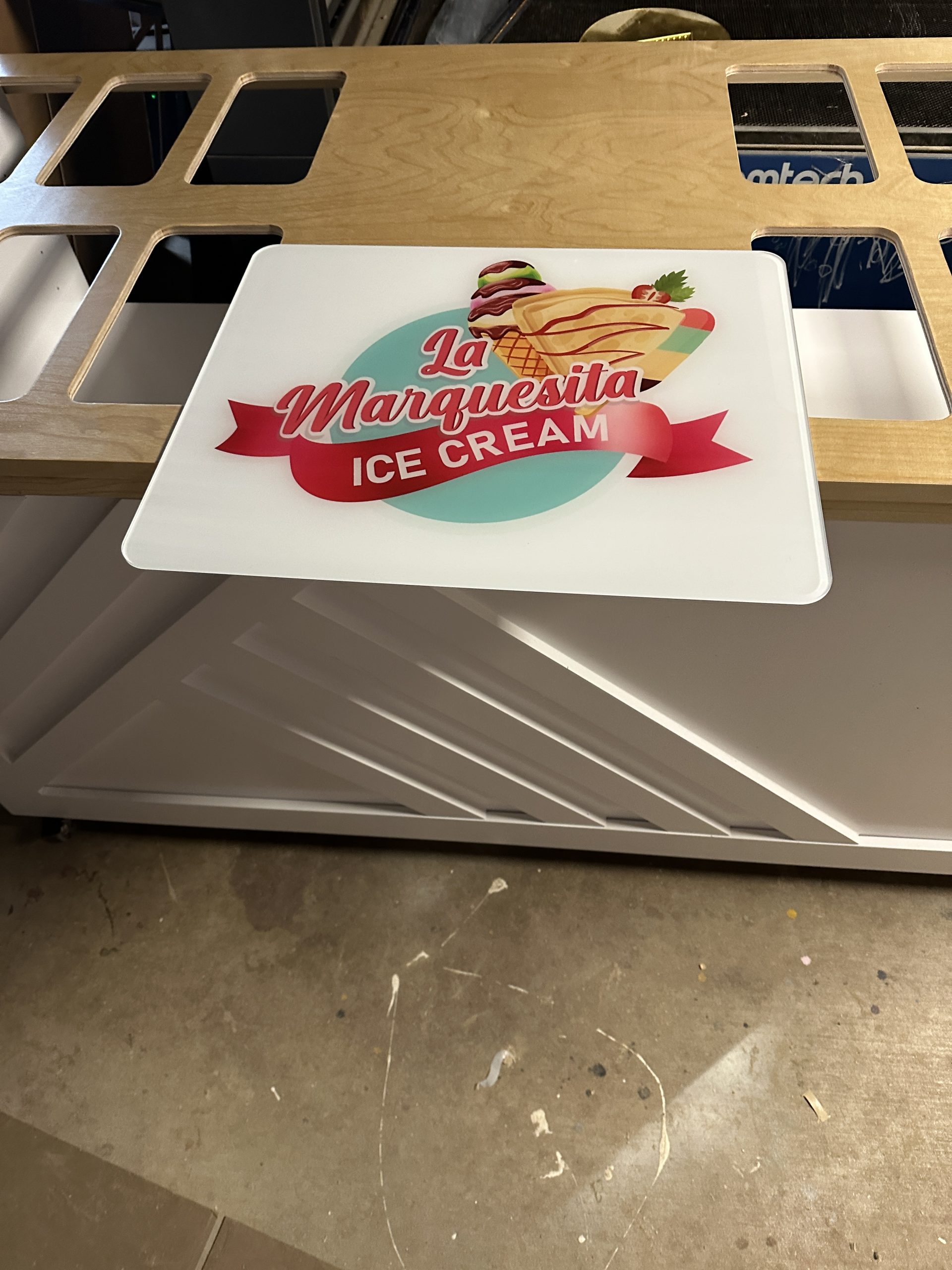 Custom dimensional lettering sign
